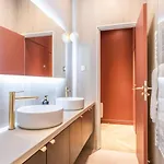 شقة Conciergerie - Stylish And Quiet - 2 Bedrooms With Netflix *